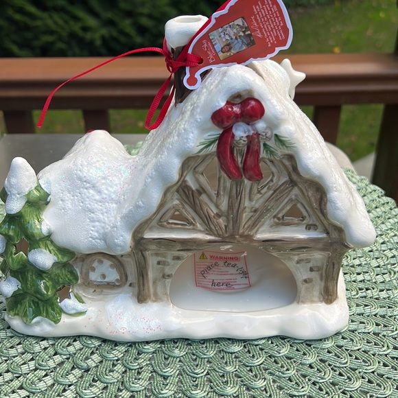 New, blue sky, clayworks angel tree inn candle house. - Picture 5 of 10